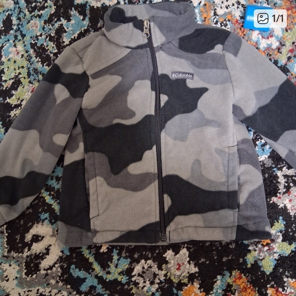 Columbia Gray and Black Camouflage Fleece Jacket